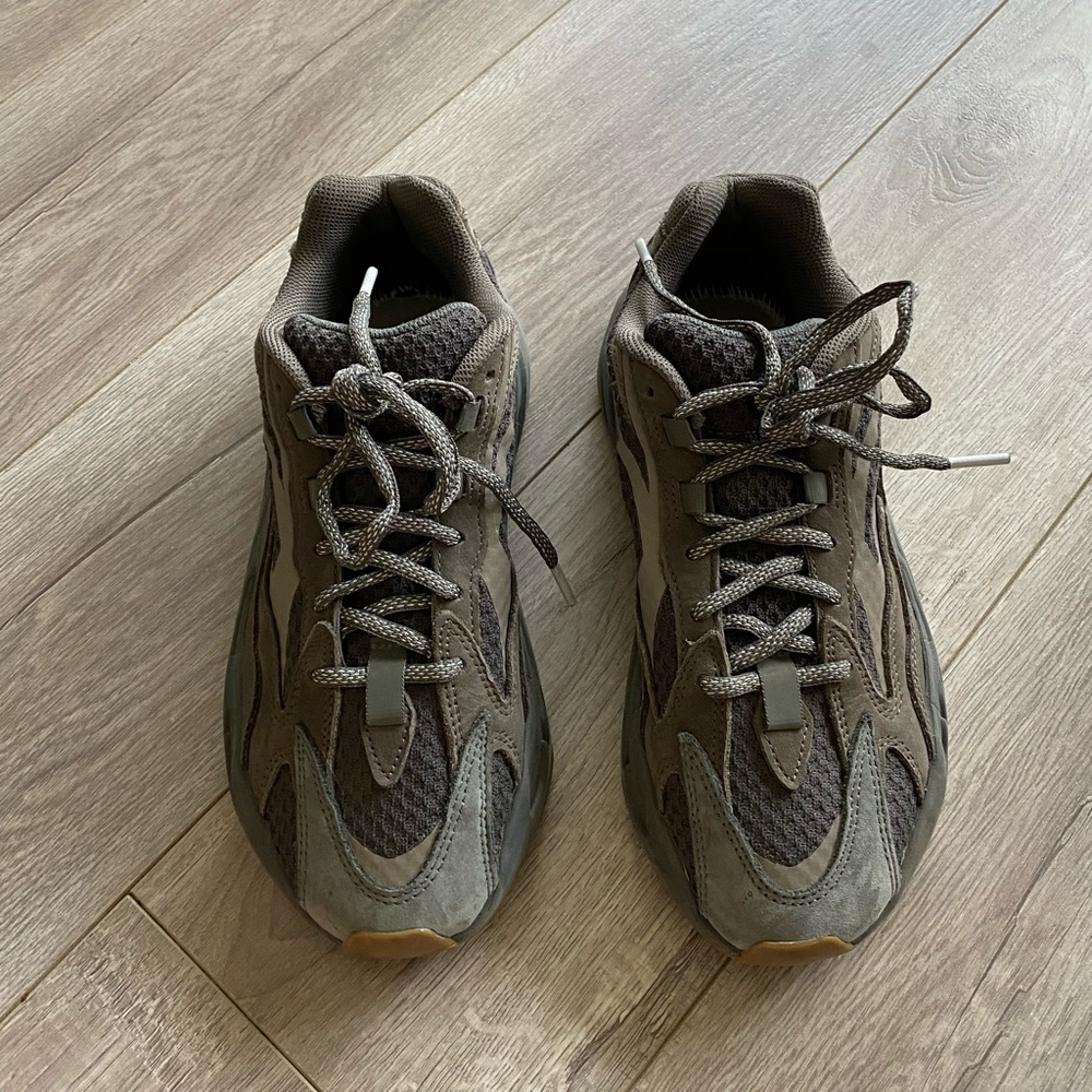 YeeZy boost 700